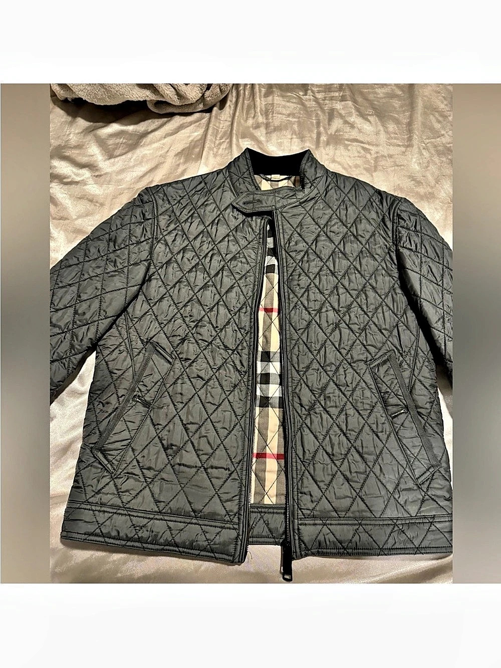 NWOT Burberry Quilted Nylon Jacket in Dark Grey Sz L